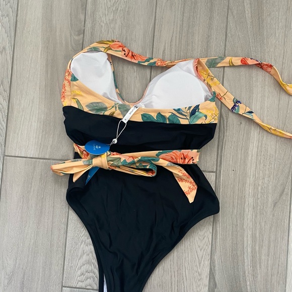 CUPSHE one piece. New with tags - medium - Picture 2 of 2